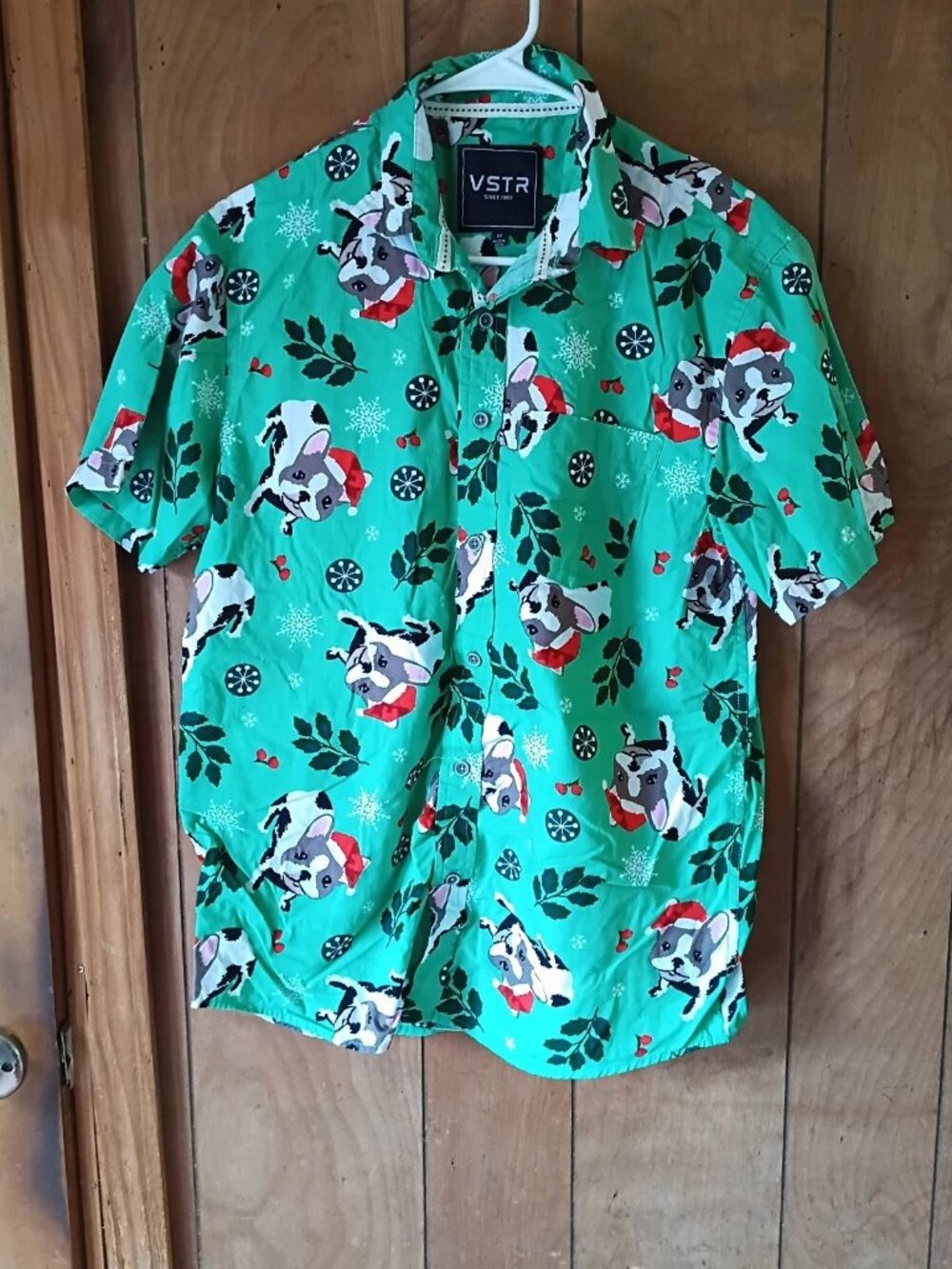 VSTR Men's Christmas Dog Button Down Shirt Size M Green Cotton Short Sleeve